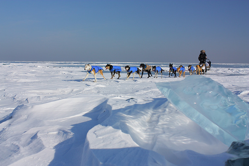 Теплые берега зимнего Байкала